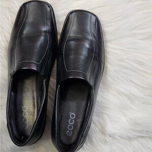 Ecco Light Women’s Black Leather Slip-On Loafer Shoes size 6/6.5 size EU 37